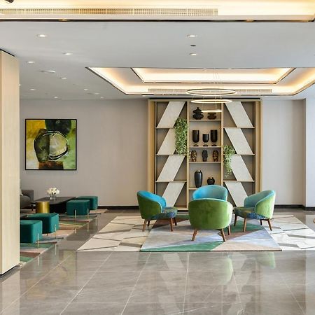 Damac Hills 2 Hotel, An Edge By Rotana Hotel Dubai Bagian luar foto