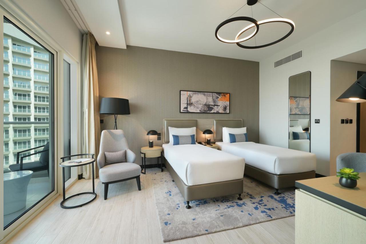 Damac Hills 2 Hotel, An Edge By Rotana Hotel Dubai Bagian luar foto