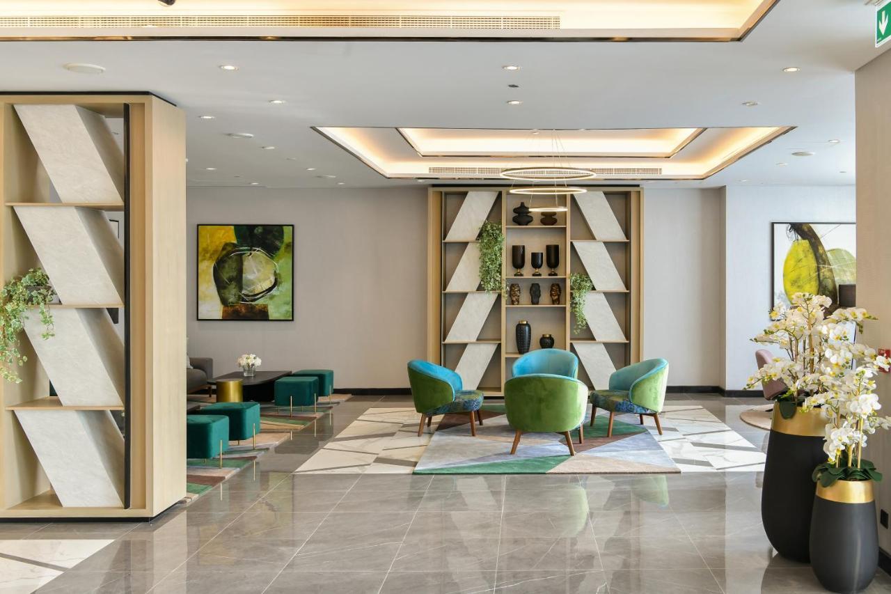Damac Hills 2 Hotel, An Edge By Rotana Hotel Dubai Bagian luar foto